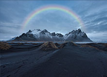 行云流水！雷琼·塔克传跑 底线接球蓄力起飞双手炸筐